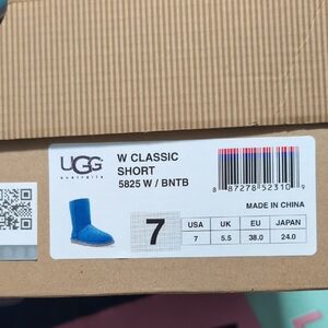 UGG Classic Short Vibrant Blue Boots